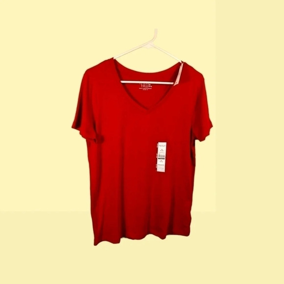 NWT- Time And Tru Red Vee Neck Shirt. Size M. C90​​ - Picture 5 of 6